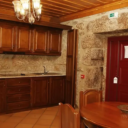 Casa De Cima De Vila * Pedraca